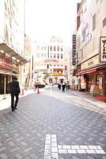 【その他】ロマンス通りまで636ｍ