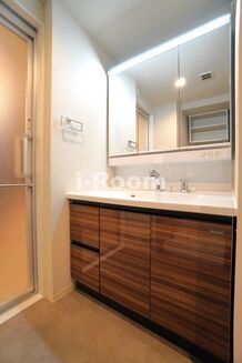 東京都豊島区駒込1丁目　ロイジェント駒込六義園