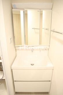 MEIN SCHLOSS 三河島　荒川区東日暮里3