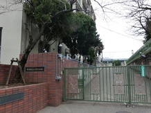 【小学校】滝野川小学校まで303ｍ