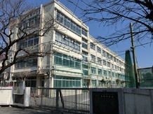 【中学校】飛鳥中学校まで764ｍ