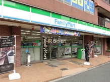 【コンビニエンスストア】ファミリーマート　王子明治通り店まで708ｍ
