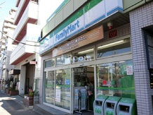 【コンビニエンスストア】ファミリーマート　本駒込駅前店まで96ｍ