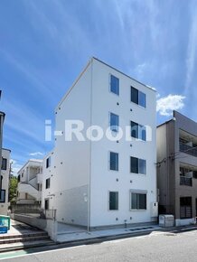 Claudia Takenotsuka/クラウディアタケノツカ